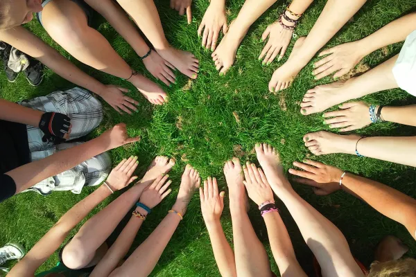 Rubrik_Politik_und_Recht_Zusammenhalt_c.Pixabay_team-386673_1920